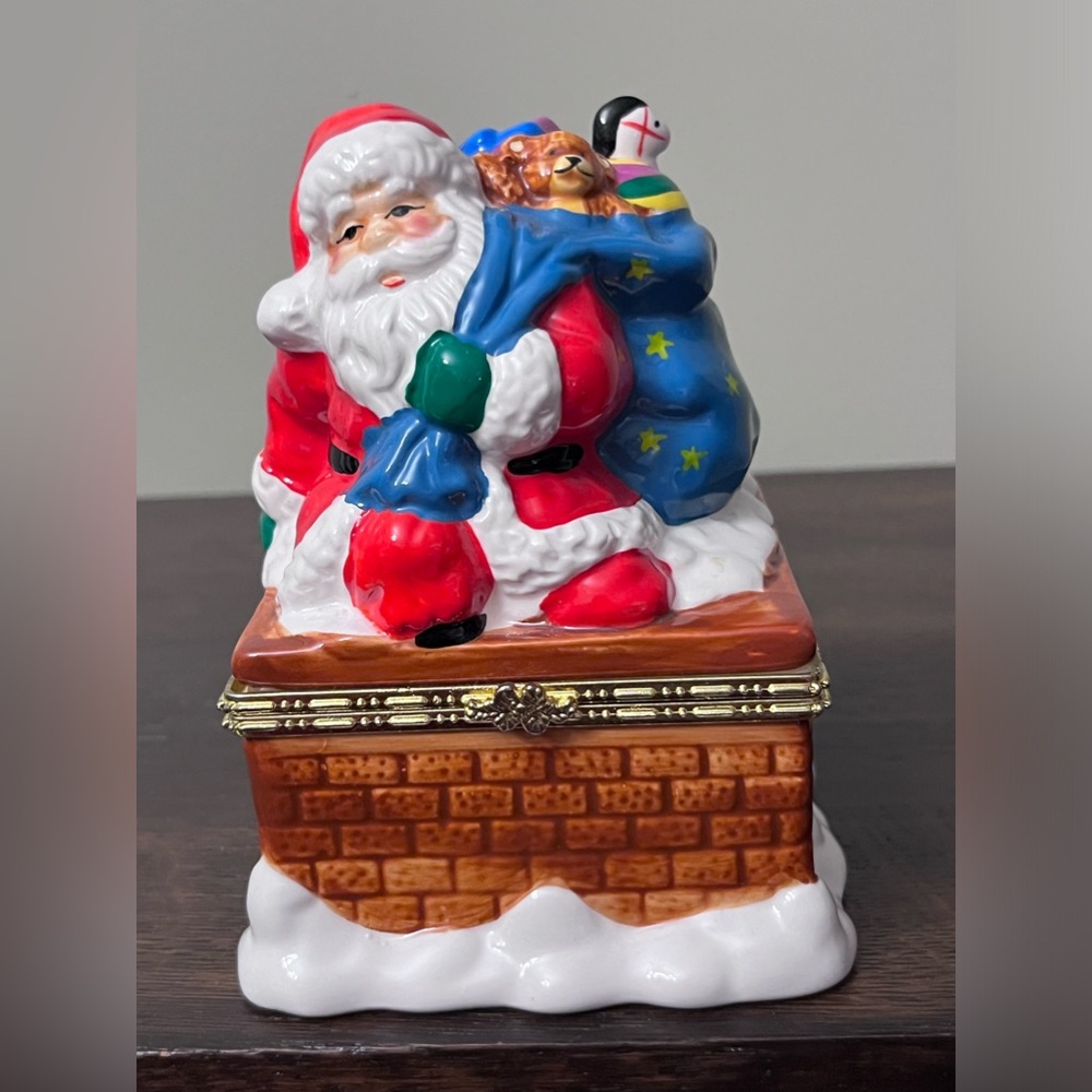 Mr. Christmas Santa in Chimney Porcelain Wind-Up Music Box Animated Scene Sankyo